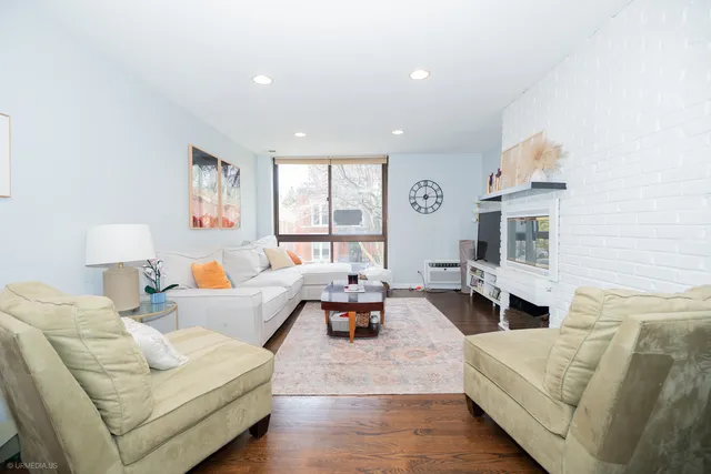 $3,900 | 2201 North Cleveland Avenue, Unit 306, Chicago, IL 60614