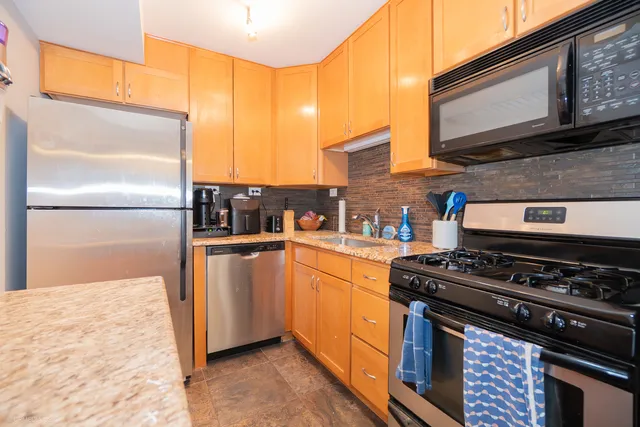 $3,900 | 2201 North Cleveland Avenue, Unit 306, Chicago, IL 60614