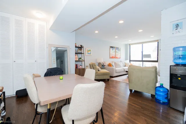 $3,900 | 2201 North Cleveland Avenue, Unit 306, Chicago, IL 60614