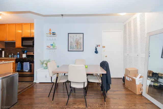 $3,900 | 2201 North Cleveland Avenue, Unit 306, Chicago, IL 60614