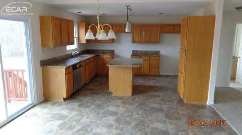 13497 White Lake Road Fenton, MI 48430 - Photo 3 of 18 20434177-2.JPG