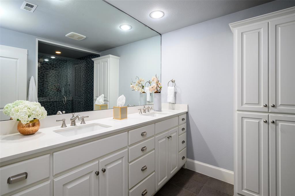 3935 Dunhaven Road Dallas, TX 75220 - Photo 26 of 38 Primary Bath