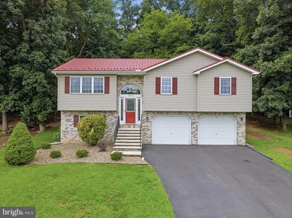$305,000 | 10113 Cardinal Drive, Orrstown, PA 17244