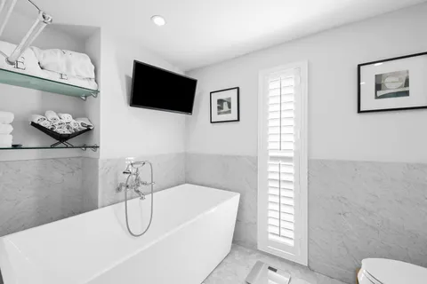 $2,590,000 | 713 Riviera Isle Drive, Fort Lauderdale, FL 33301