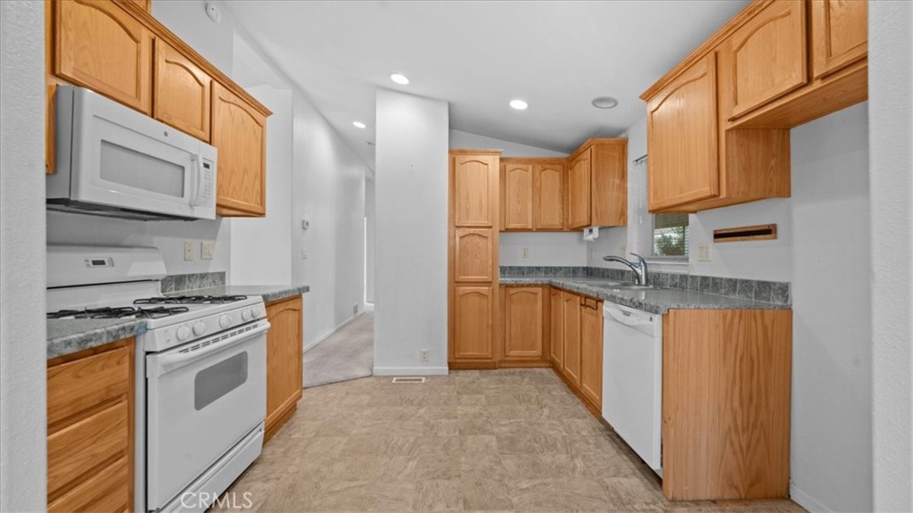20683 Waalew Road, Unit B183 Apple Valley, CA 92307 - Photo 9 of 24