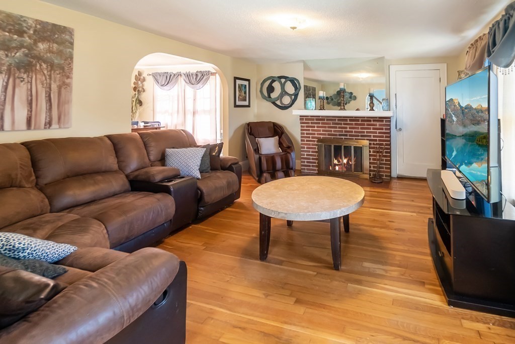 327 Commonwealth Avenue Springfield, MA 01108 - Photo 8 of 23 Gallery Image 8