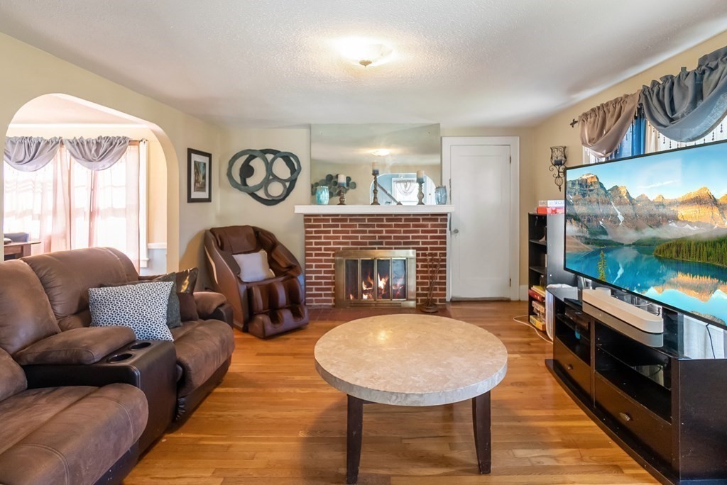 327 Commonwealth Avenue Springfield, MA 01108 - Photo 9 of 23 Gallery Image 9