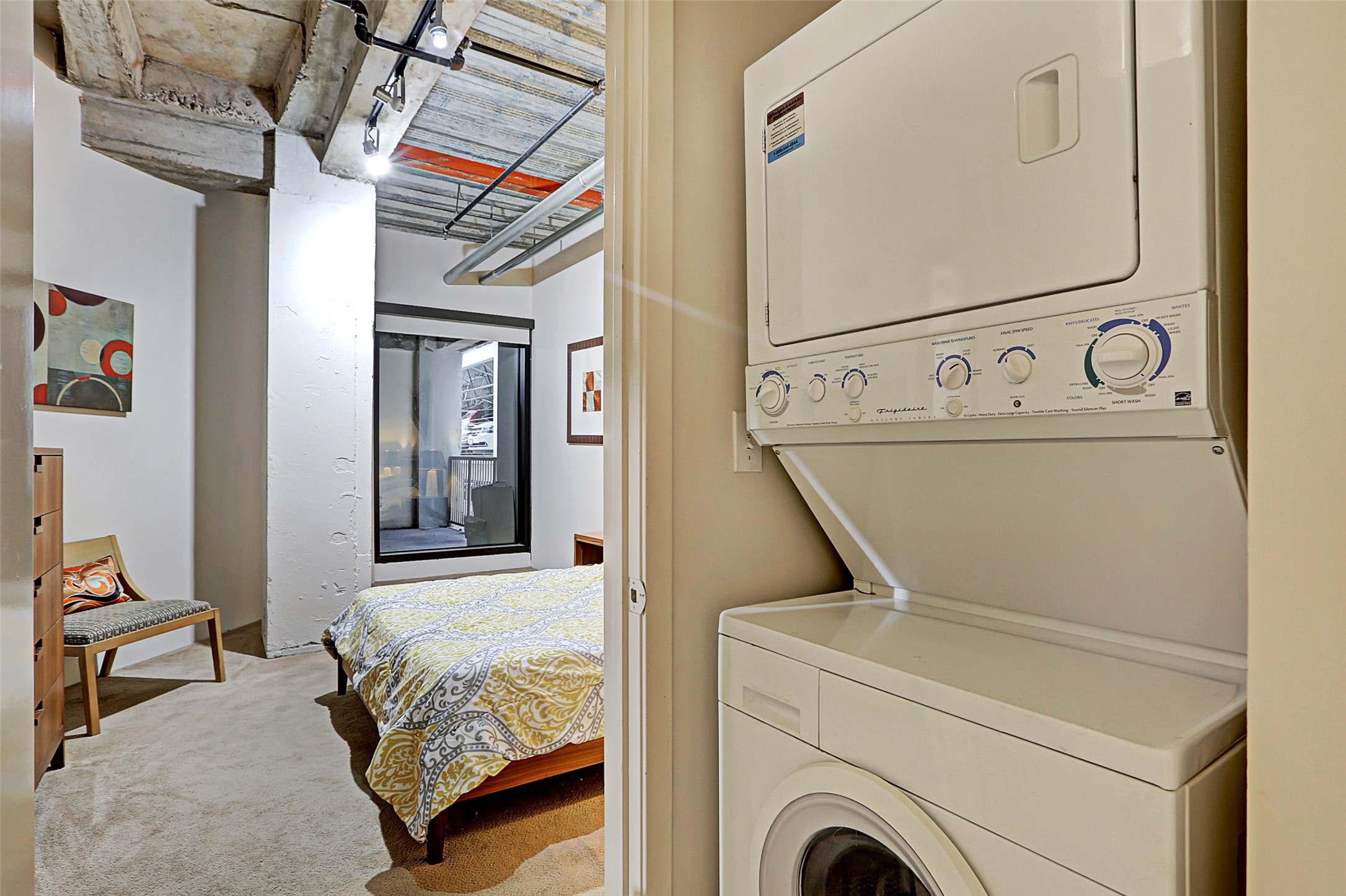 917 Main Street, Unit 503 Houston, TX 77002 - Photo 16 of 31 a utility room with dryer and washer