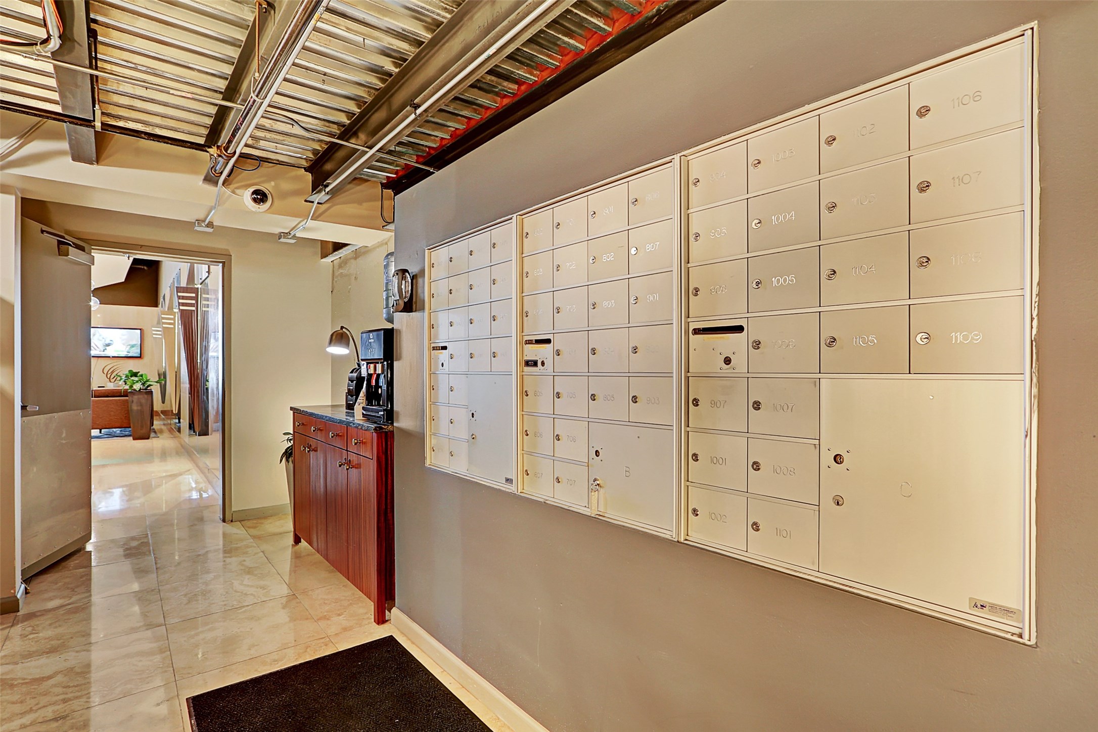 917 Main Street, Unit 503 Houston, TX 77002 - Photo 27 of 31 a view of a hallway with wooden floors
