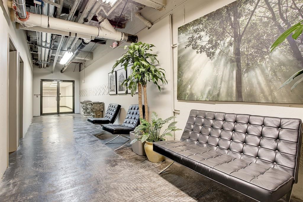 917 Main Street, Unit 503 Houston, TX 77002 - Photo 30 of 31 a living room with lots of furniture and a chandelier