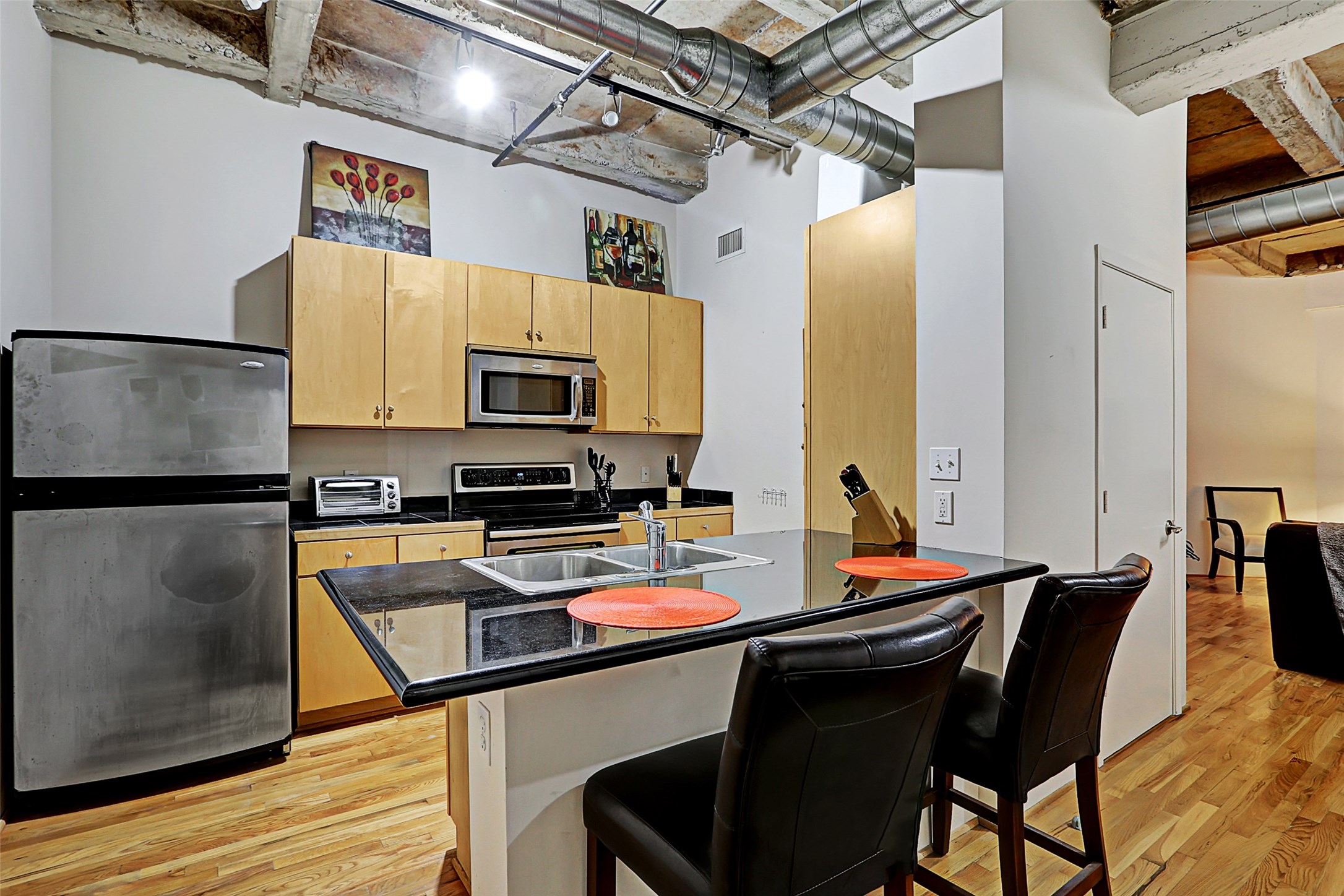 917 Main Street, Unit 503 Houston, TX 77002 - Photo 3 of 31 a kitchen with stainless steel appliances a microwave a sink and refrigerator