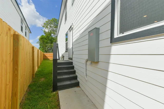 a view of a pathway with a yard