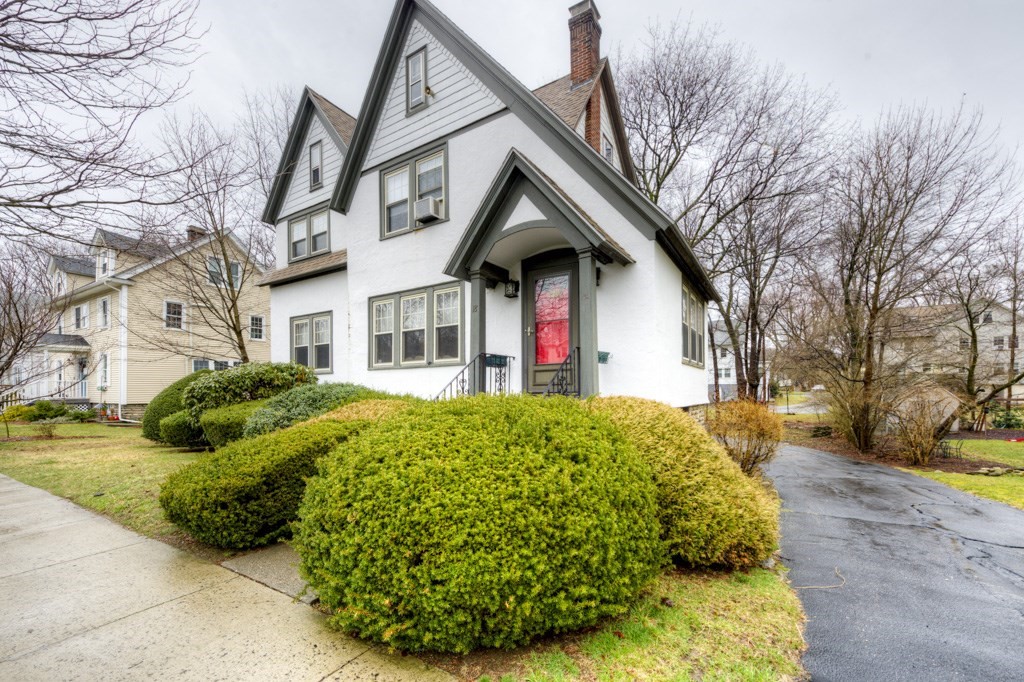 18 Intervale Road Worcester, MA 01602 - Photo 3 of 41 Gallery Image 3