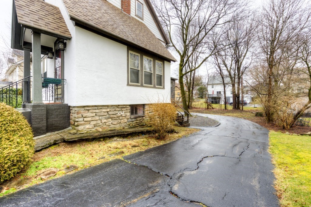 18 Intervale Road Worcester, MA 01602 - Photo 4 of 41 Gallery Image 4