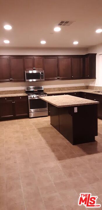 361 Canyon Ridge Calimesa, CA 92320 - Photo 3 of 15