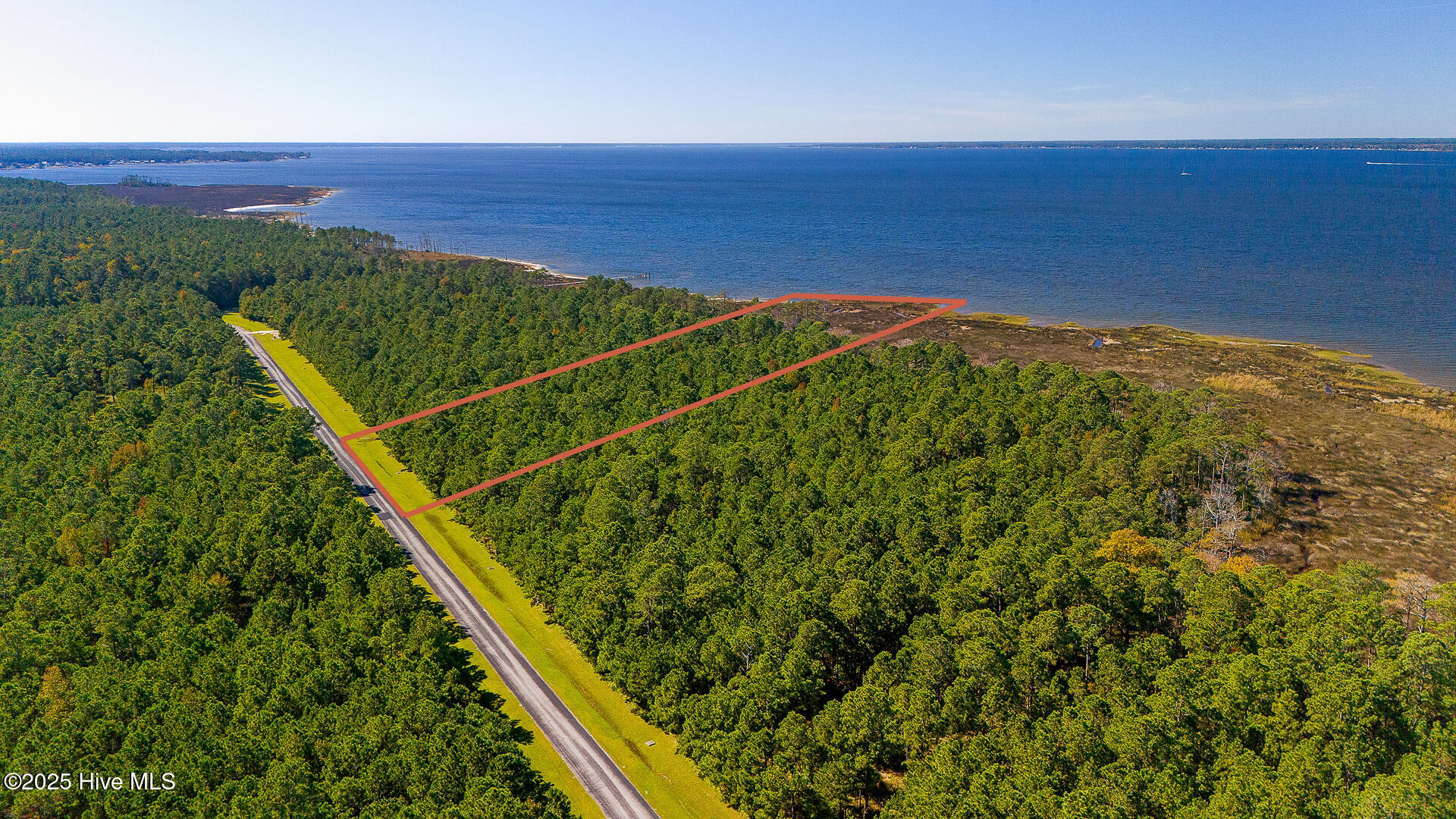 Waterfront lot in Merrimon Bay