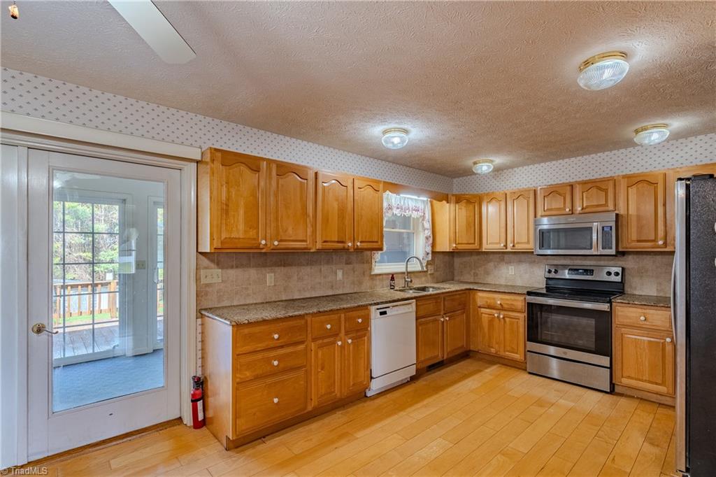 11325 Glade Valley Road Ennice, NC 28623 - Photo 19 of 43