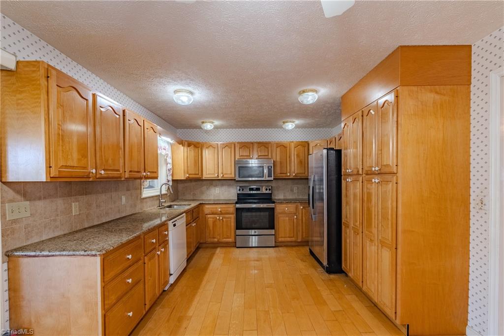 11325 Glade Valley Road Ennice, NC 28623 - Photo 20 of 43