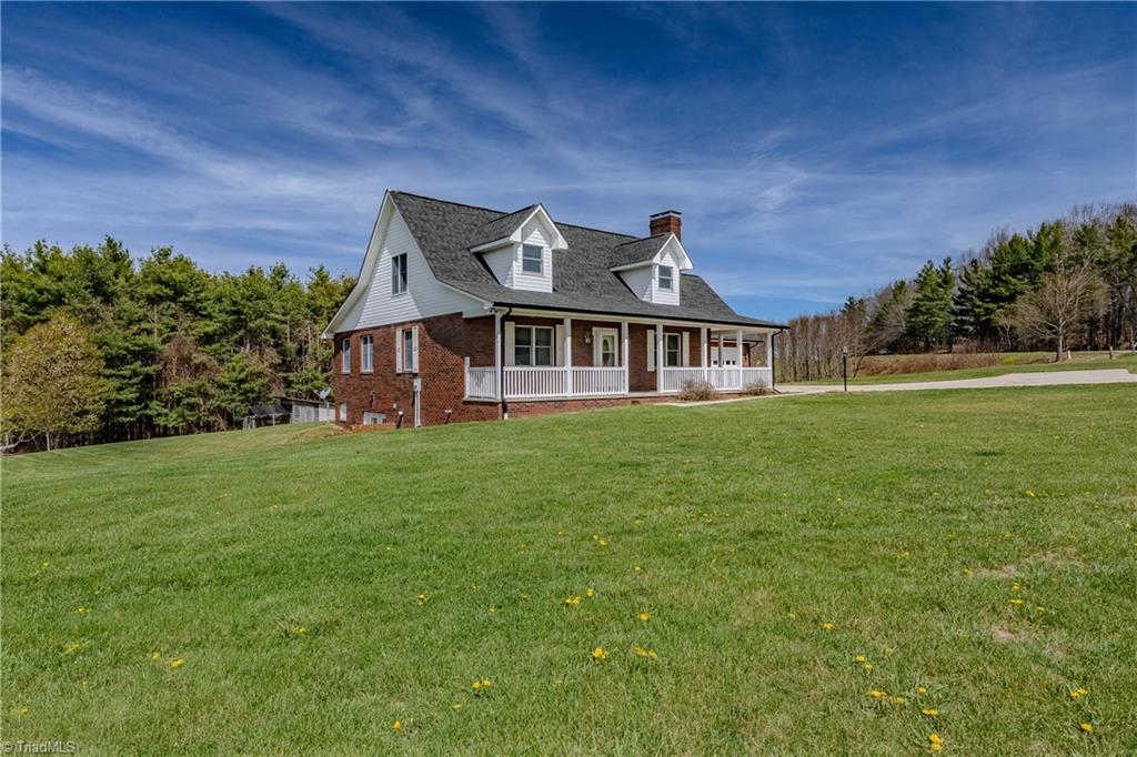 11325 Glade Valley Road Ennice, NC 28623 - Photo 3 of 43
