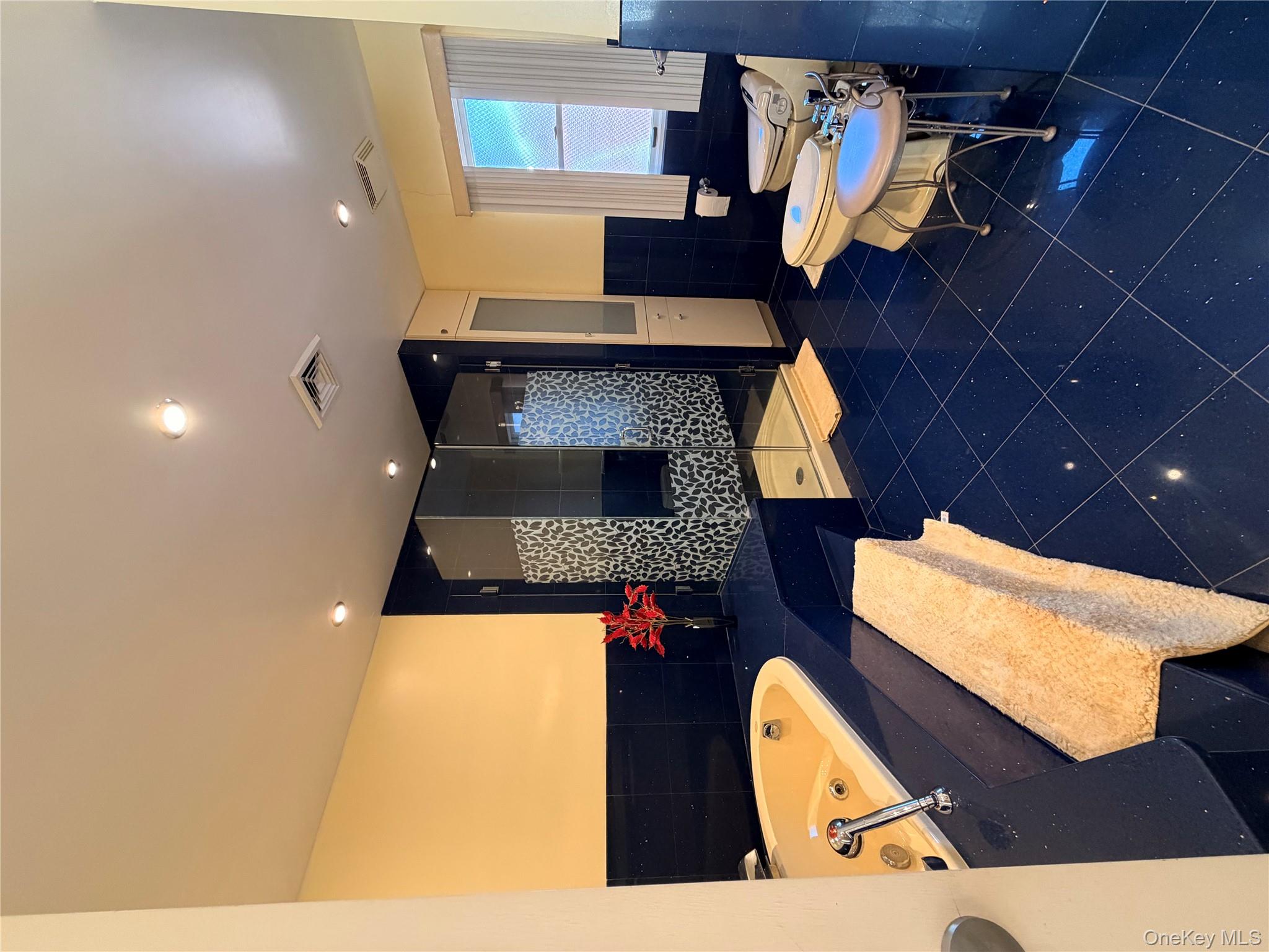 3 Ascot Ridge Great Neck, NY 11021 - Photo 5 of 9