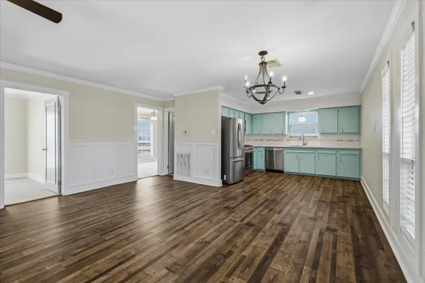 $2,200 | 606 Warsaw Drive, Bayou Vista, TX 77563