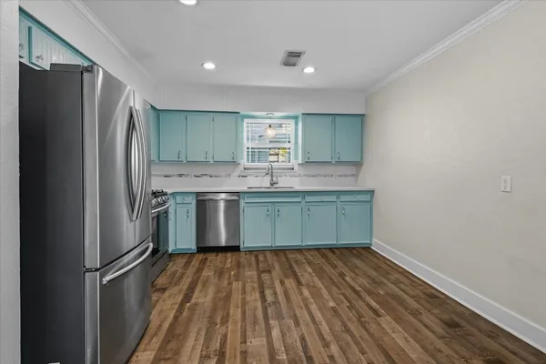 $2,200 | 606 Warsaw Drive, Bayou Vista, TX 77563