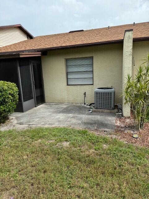 6014 Indrio Road, Unit F2 Fort Pierce, FL 34951 - Photo 22 of 27 a backyard of a house