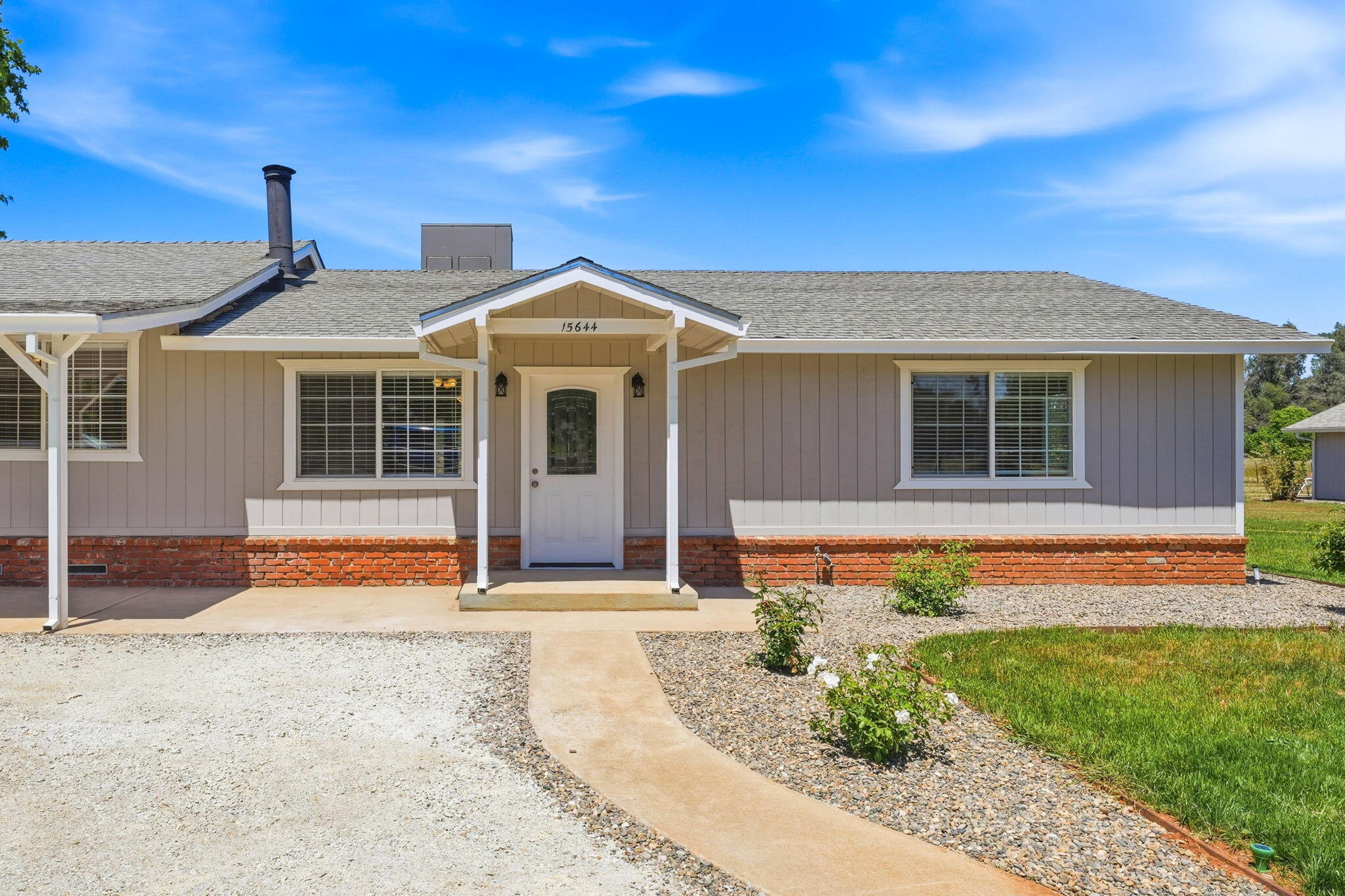15644 Cloverdale Road Anderson, CA 96007 - Photo 5 of 61 15644 Cloverdale