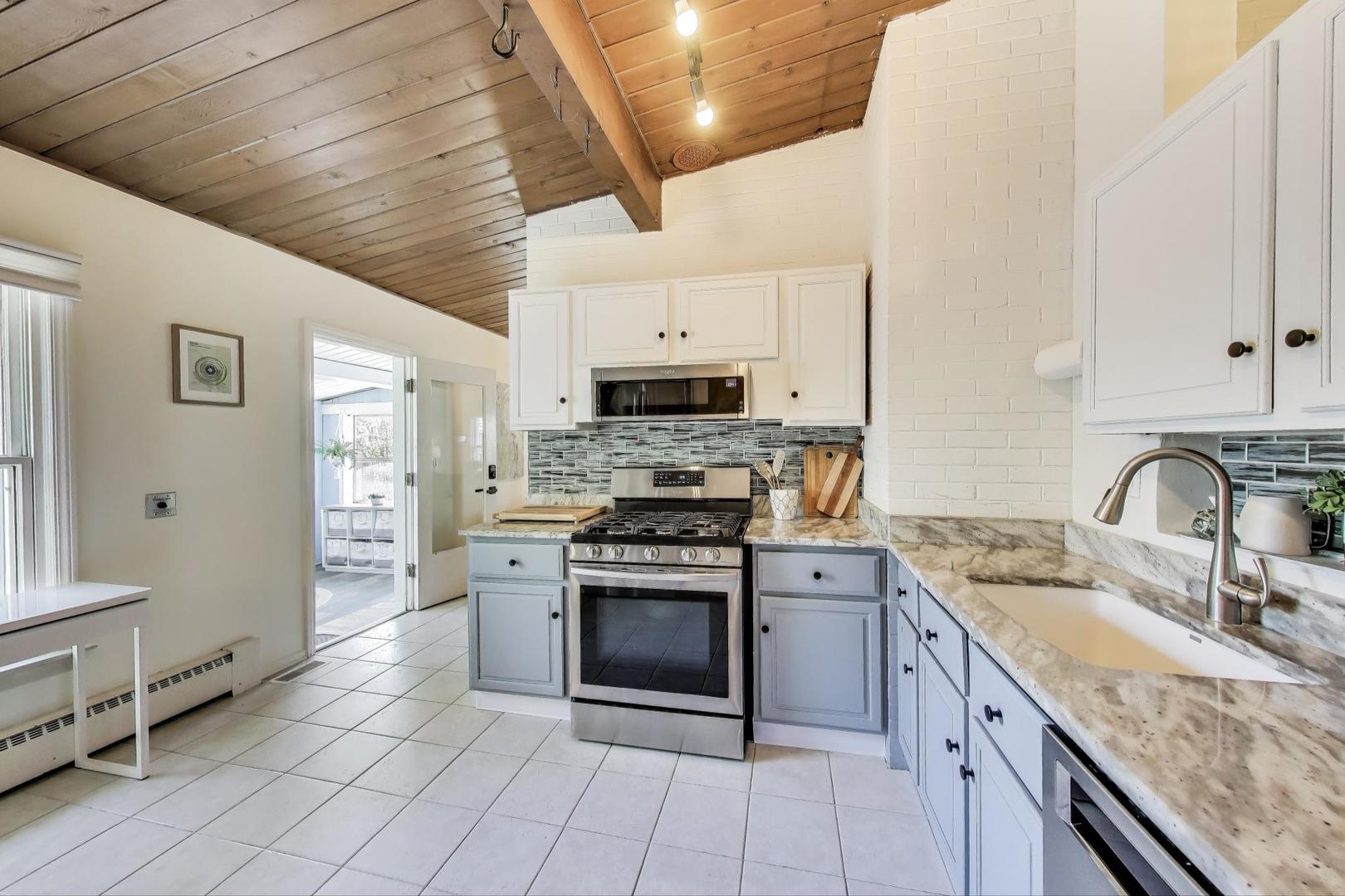 537 County Line Road Highland Park, IL 60035 - Photo 9 of 32
