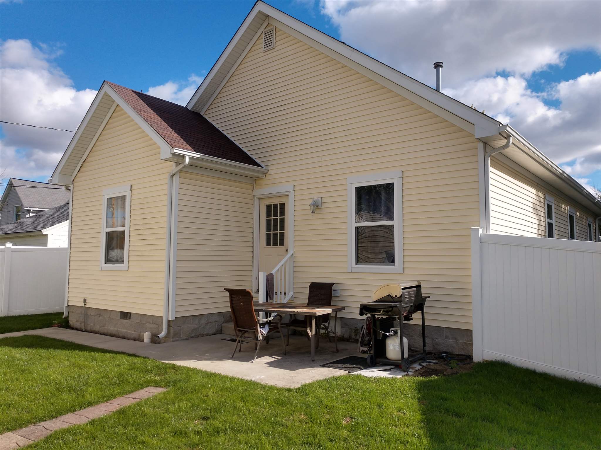 915 Walnut Street Decatur, IN 46733 - Photo 4 of 28