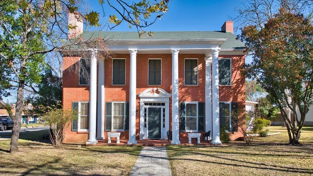 $700,000 | 911 Postoak Street, Mason, TX 76856