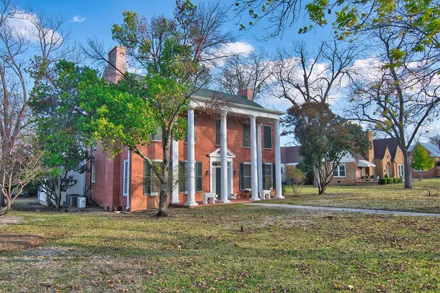 $700,000 | 911 Postoak Street, Mason, TX 76856