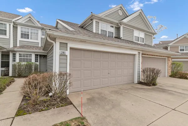 $349,900 | 241 Woodstone Circle, Buffalo Grove, IL 60089