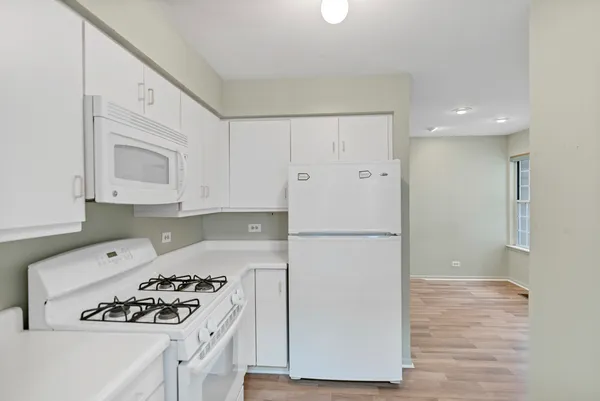 $349,900 | 241 Woodstone Circle, Buffalo Grove, IL 60089