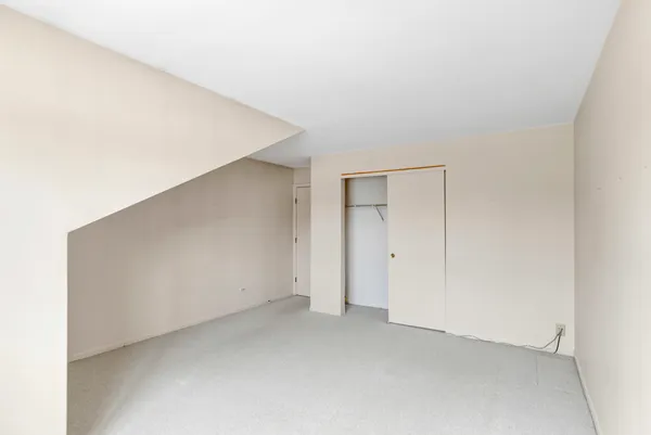 $349,900 | 241 Woodstone Circle, Buffalo Grove, IL 60089