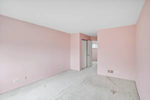 $349,900 | 241 Woodstone Circle, Buffalo Grove, IL 60089