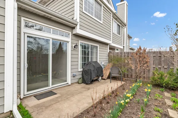 $349,900 | 241 Woodstone Circle, Buffalo Grove, IL 60089