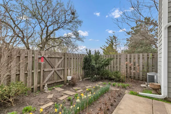 $349,900 | 241 Woodstone Circle, Buffalo Grove, IL 60089