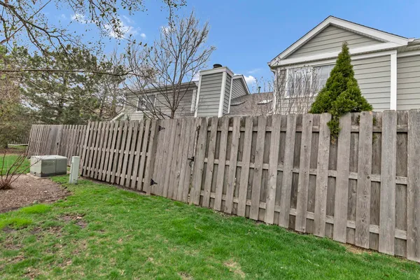 $349,900 | 241 Woodstone Circle, Buffalo Grove, IL 60089