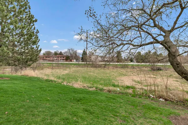 $349,900 | 241 Woodstone Circle, Buffalo Grove, IL 60089