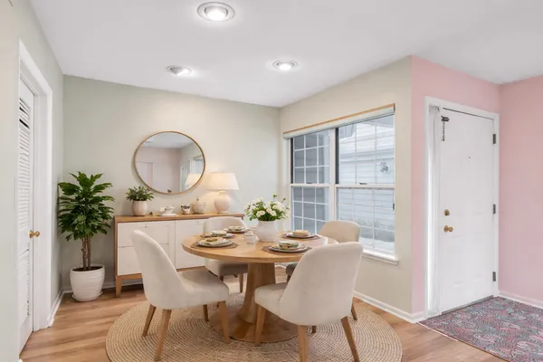 $349,900 | 241 Woodstone Circle, Buffalo Grove, IL 60089