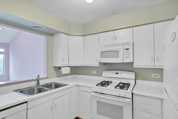 $349,900 | 241 Woodstone Circle, Buffalo Grove, IL 60089