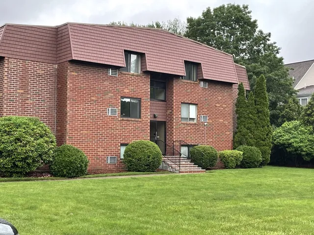 $1,995 | 50 Cambridge Road, Unit 312, Woburn, MA 01801