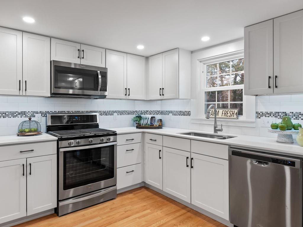 140 Appleton Street North Andover, MA 01845 - Photo 2 of 30 Gallery Image 2