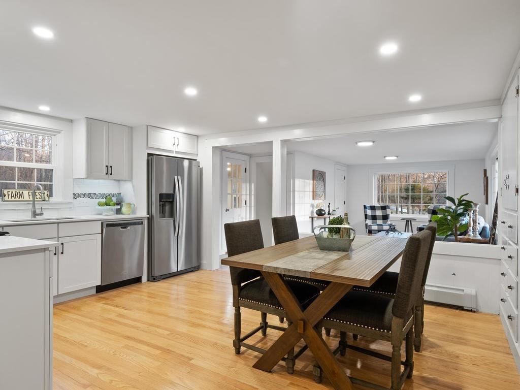 140 Appleton Street North Andover, MA 01845 - Photo 4 of 30 Gallery Image 4