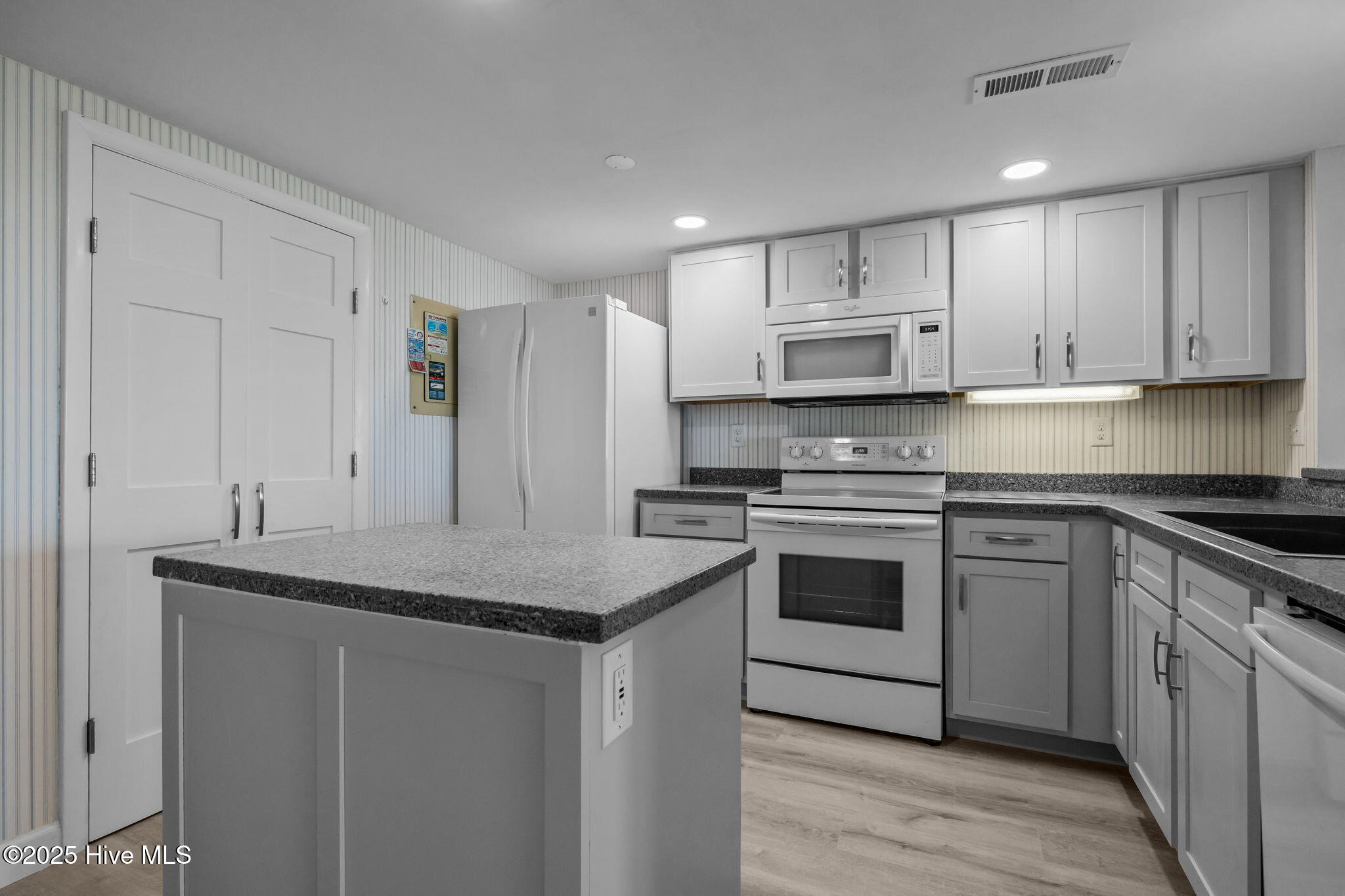 10300 Coast Guard Road, Unit D211 Emerald Isle, NC 28594 - Photo 4 of 54 Kitchen V1