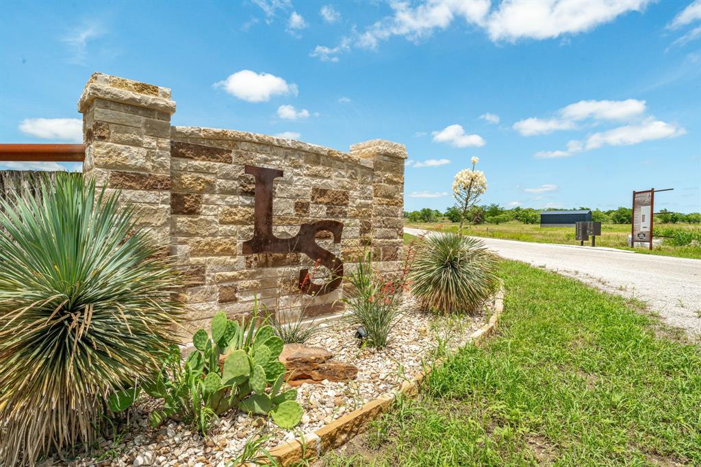 2071 Fm-52 Weatherford, TX 76088 - Photo 6 of 10 a view of a city