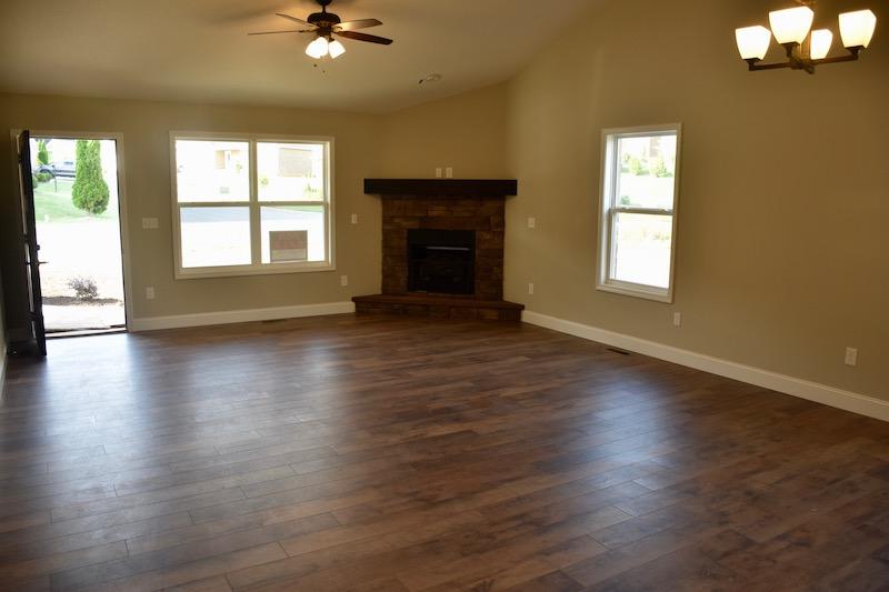 1915 Canyon Road Sevierville, TN 37862 - Photo 3 of 18 1915 Glacier Ave Liv Rm