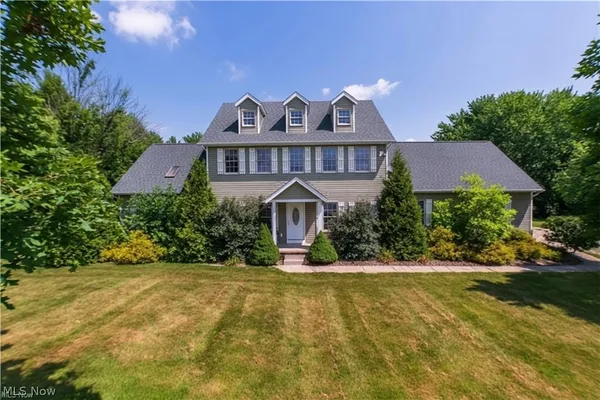 $674,999 | 1807 Smith Kramer Street Northeast, Hartville, OH 44632