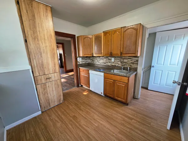 $155,000 | 1424 Cicotte Avenue, Lincoln Park, MI 48146